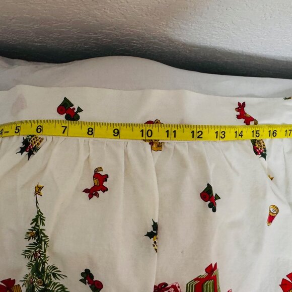 Circa 1970's -80's, whimsical Christmas half apron - Picture 8 of 9
